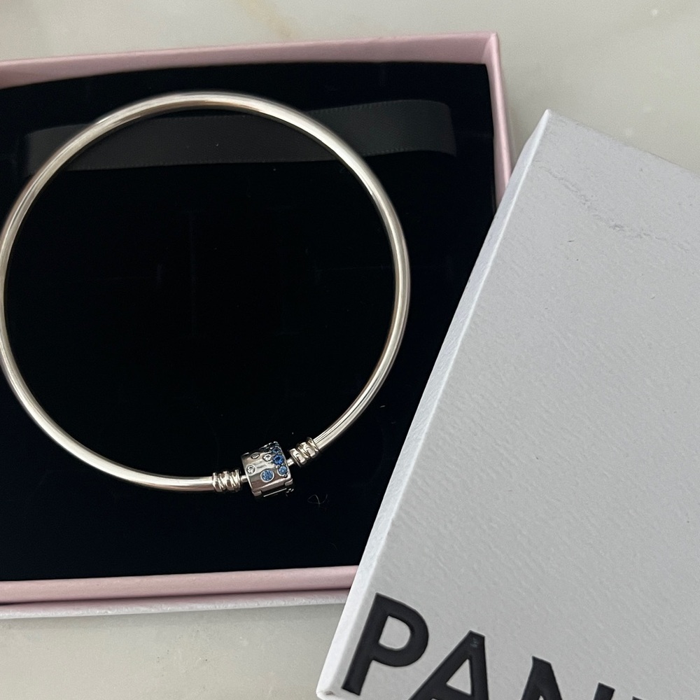 Pandora Sterling Silver Bangle Bracelet with Blue Crystal Charm original 8.3 in